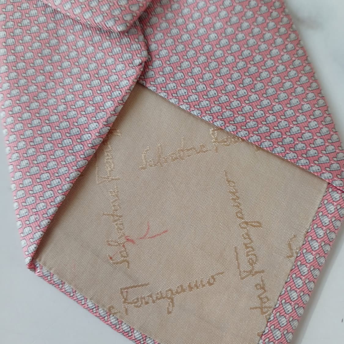 페라가모 실크 핑크 고래 패턴 넥타이 8.6cm A~B등급 A19422
 상품이미지6