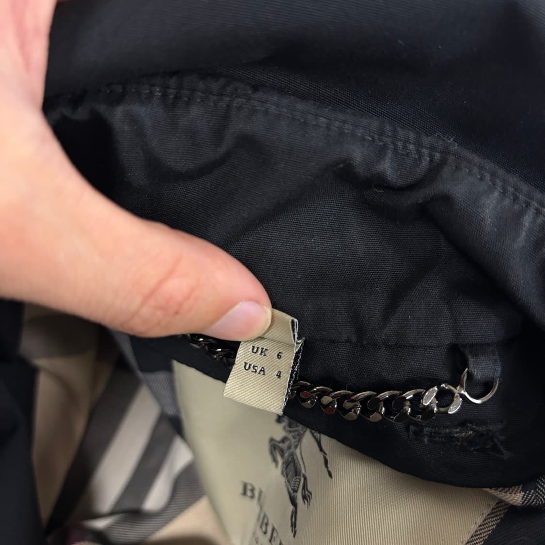 버버리 블랙 하프 트렌치 코트  상품이미지10