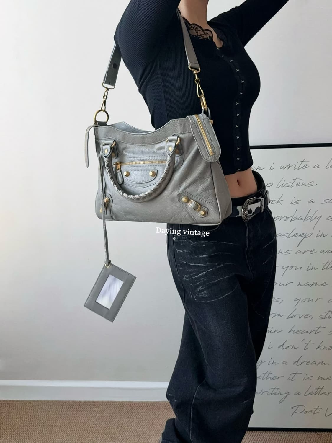 발렌시아가 모터백 퍼스트백 상품이미지9