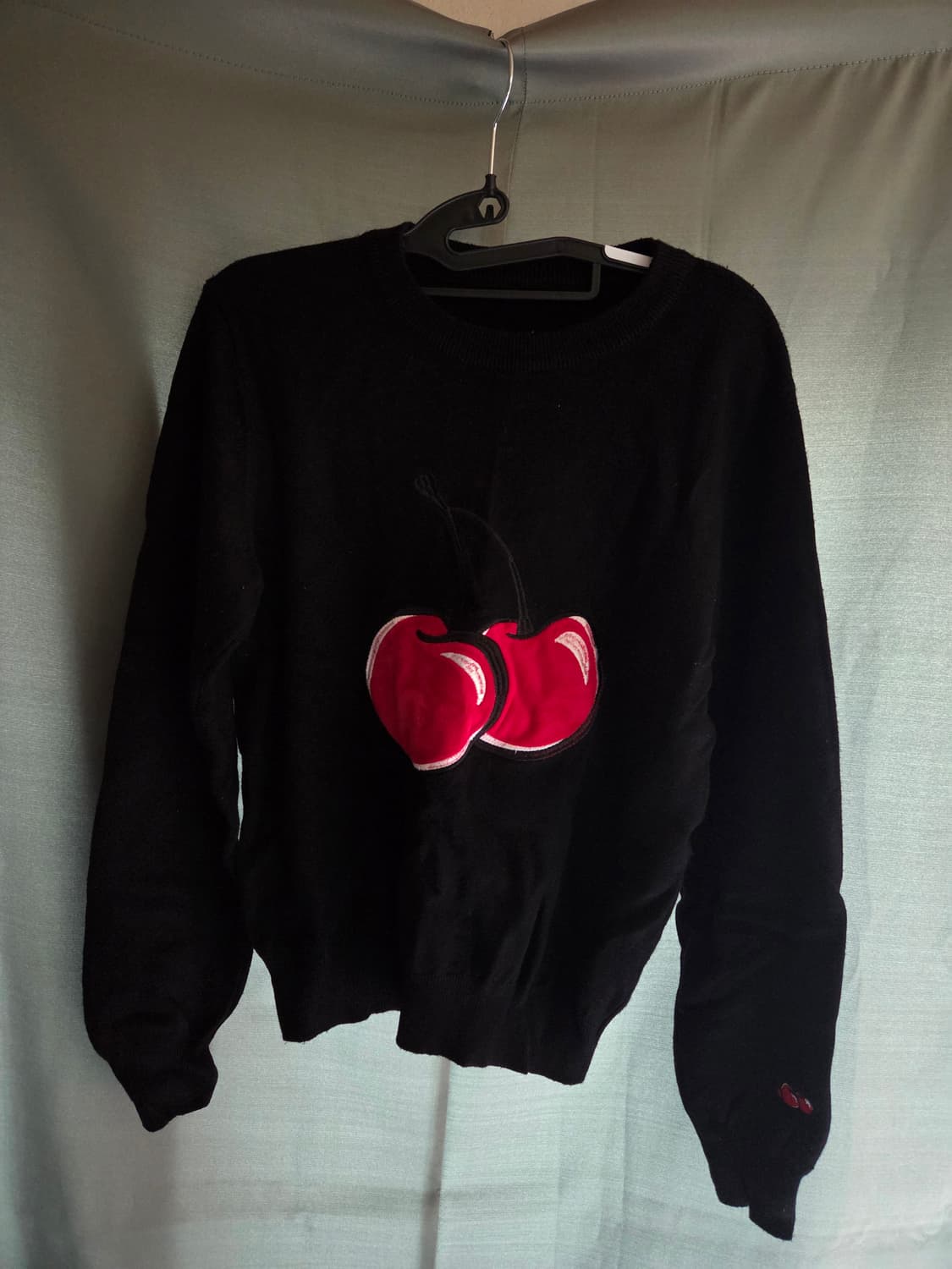 만원 급처! 키르시 체리 로고 니트 블랙 상품이미지1
