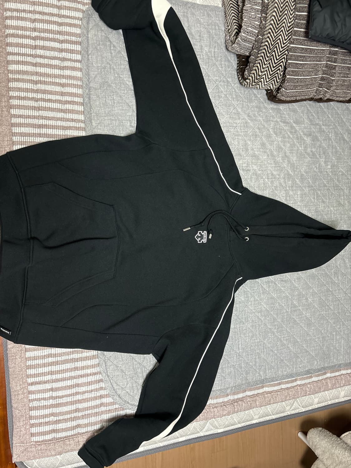 데상트 후드티 상품이미지1