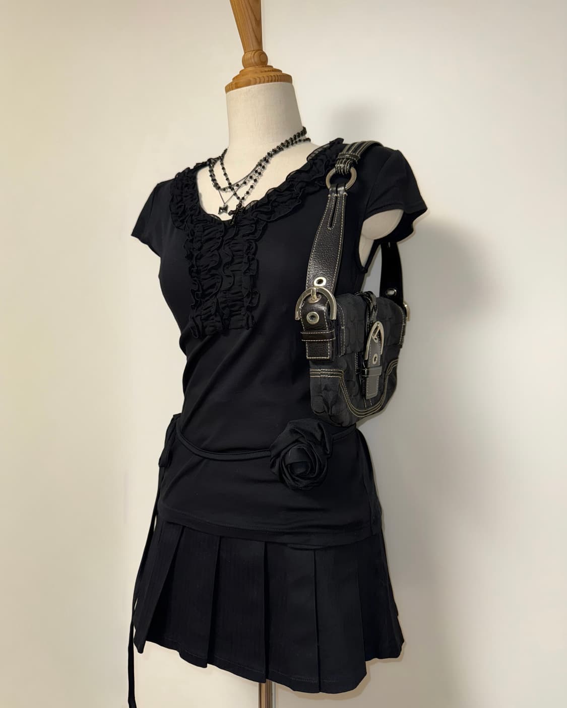 프릴 데일리 고스 블랙 반팔 상품이미지1