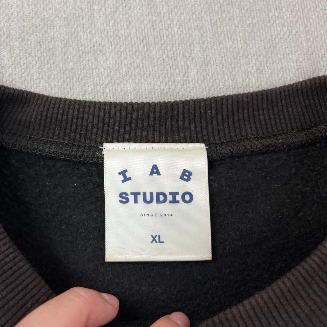 105 아이앱 스튜디오 X 두산 맨투맨 상품이미지4