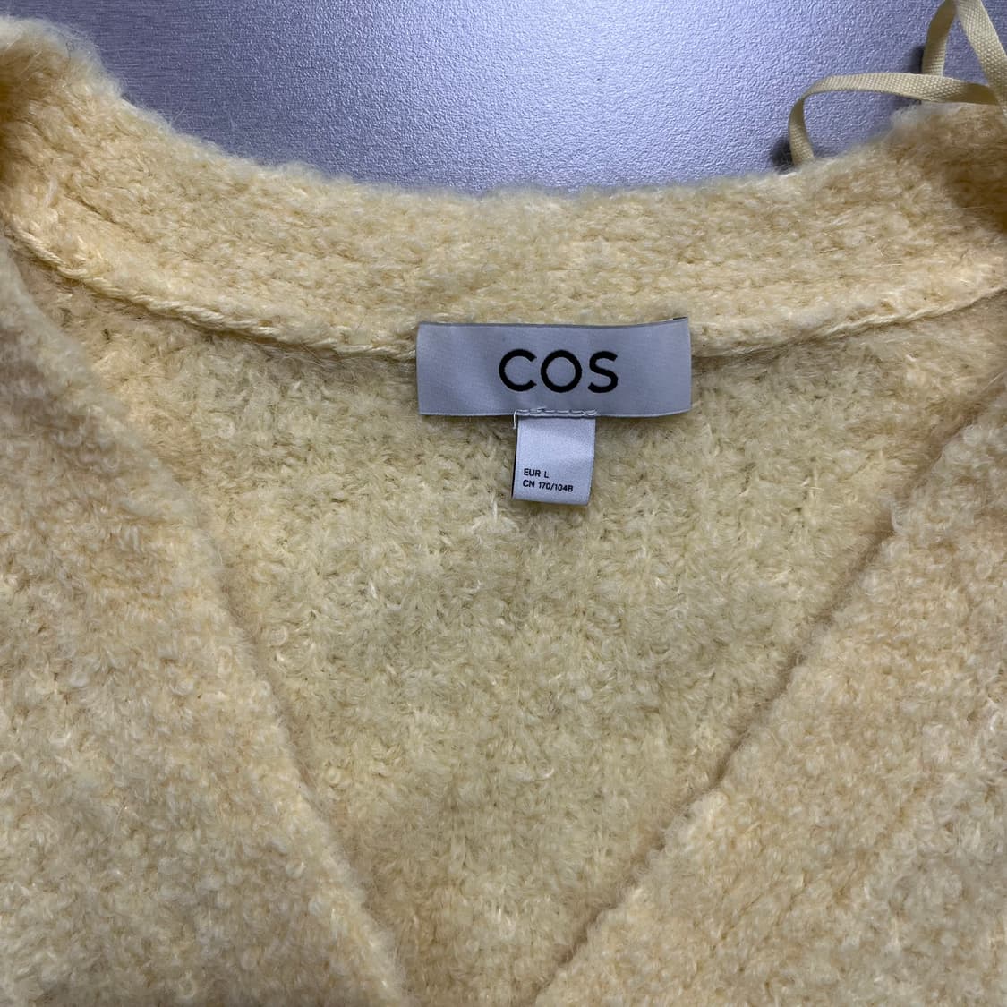 코스(COS) 텍스처드 알파카 블렌드 브이넥 가디건 상품이미지5