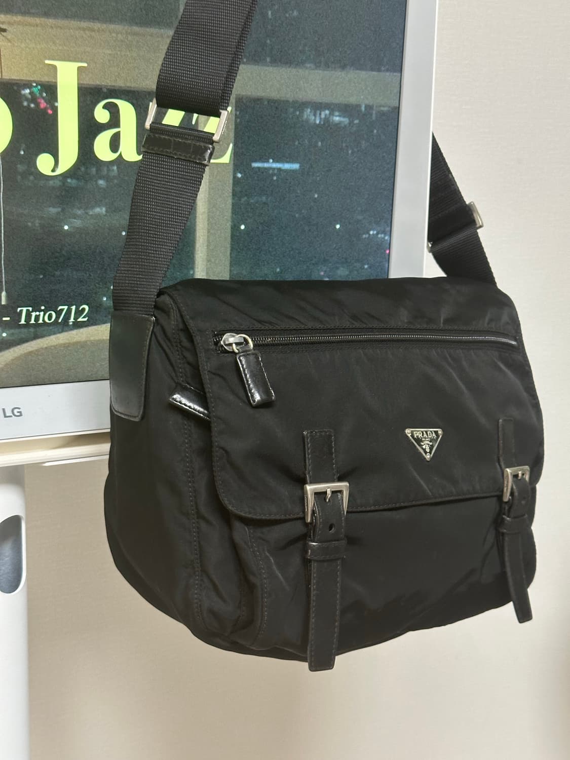 프라다 투버클 메신저백 나일론 포코노 테수토 숄더백 상품이미지1