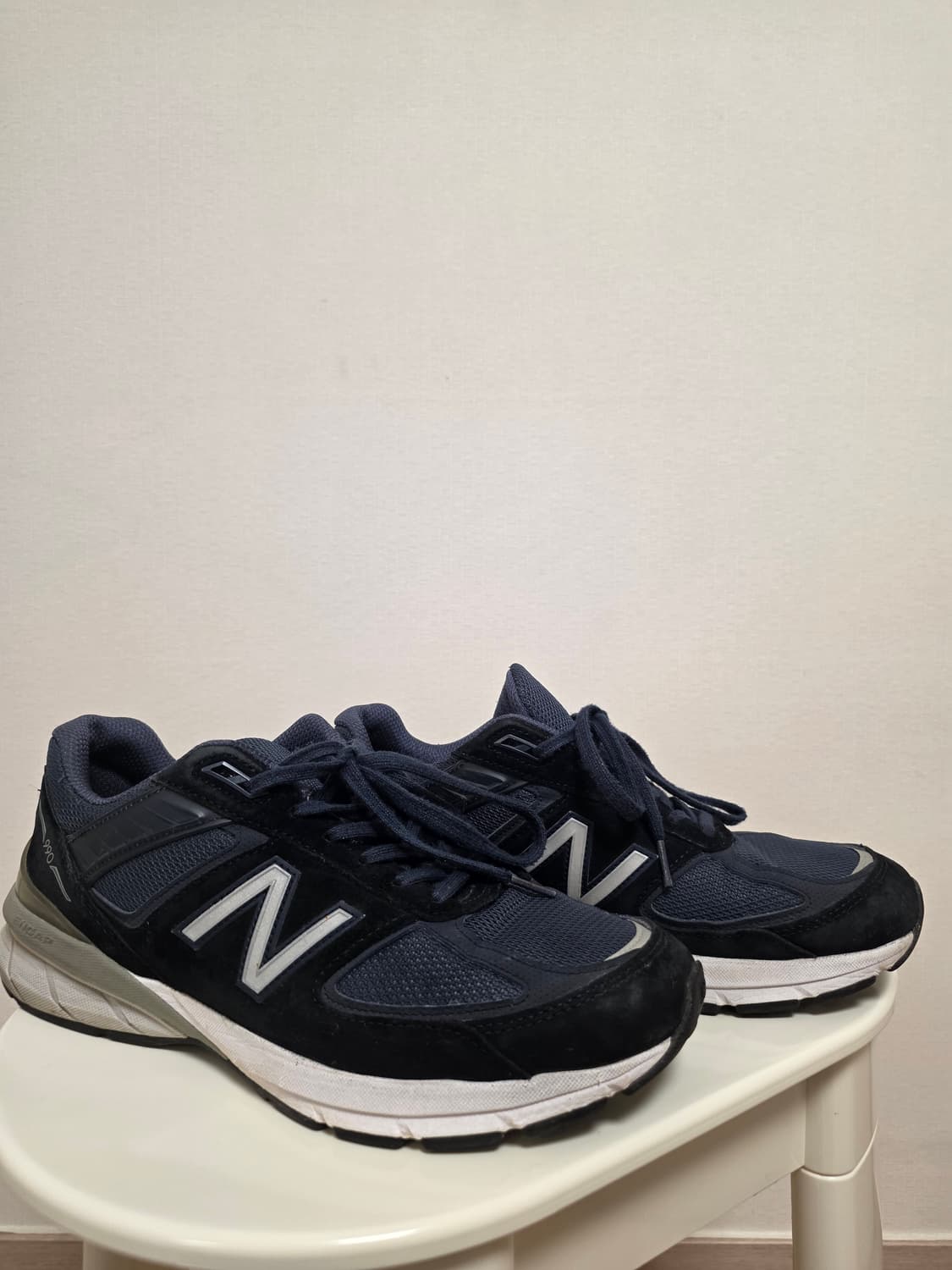 뉴발란스 990v5 네이비 운동화 상품이미지1