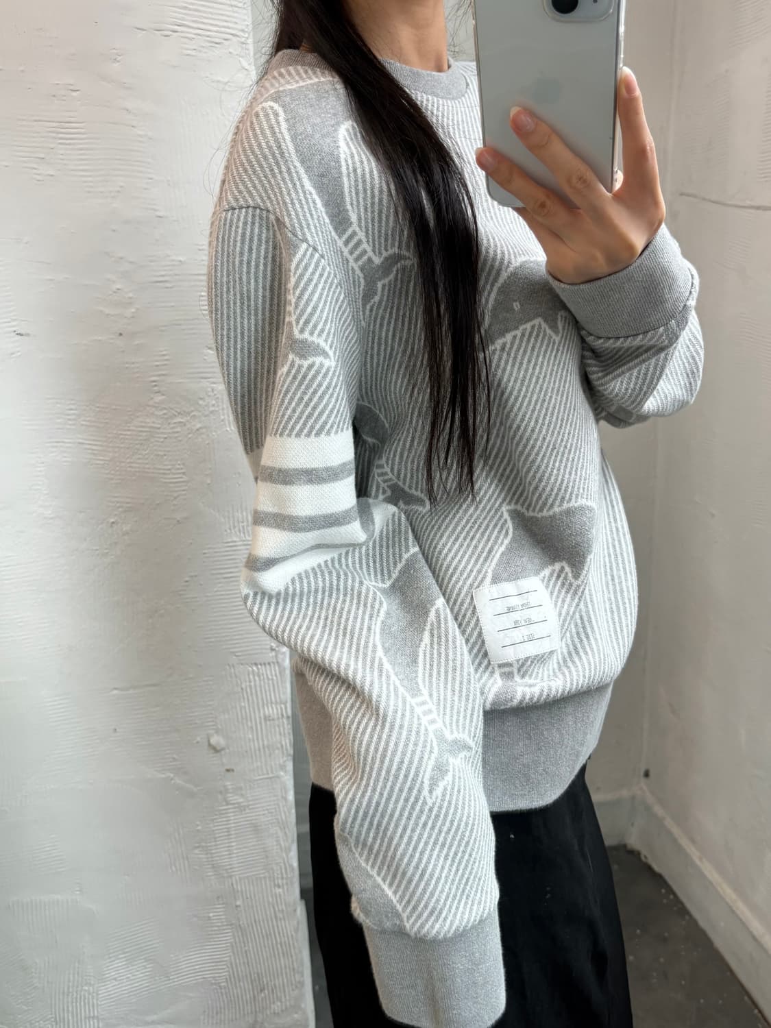 Thom Browne 톰브라운 그레이 돌핀 맨투맨 상품이미지1