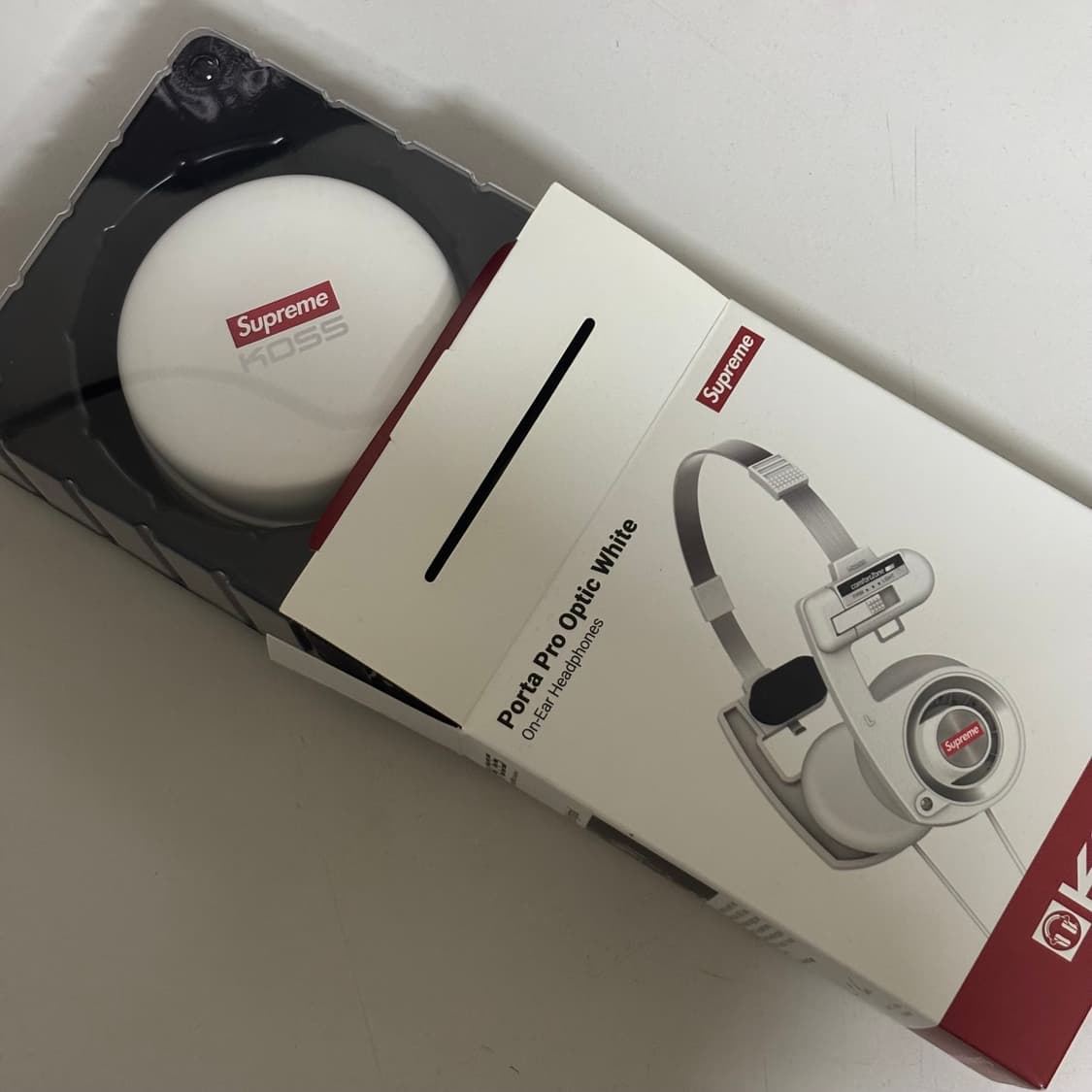Supreme x Koss Portapro Headphones White 상품이미지3