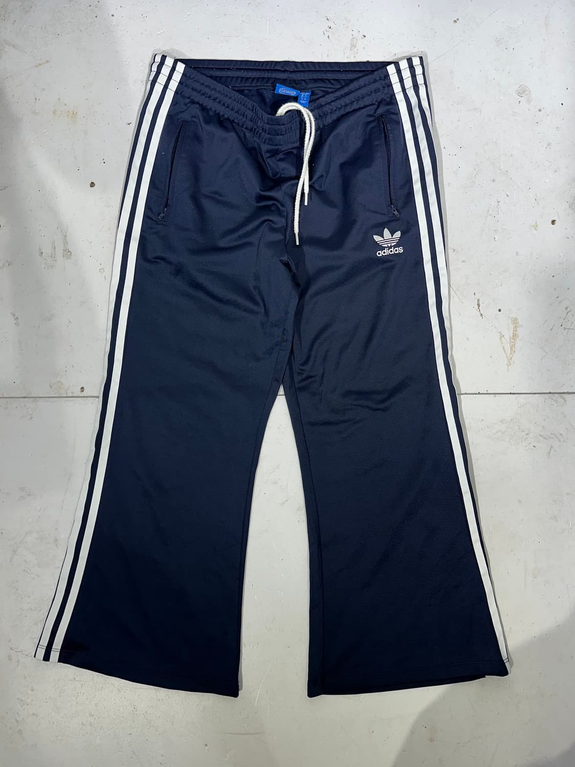 아디다스 네이비 와이드 화이트 삼선 부츠컷 파이어버드 팬츠 상품이미지4