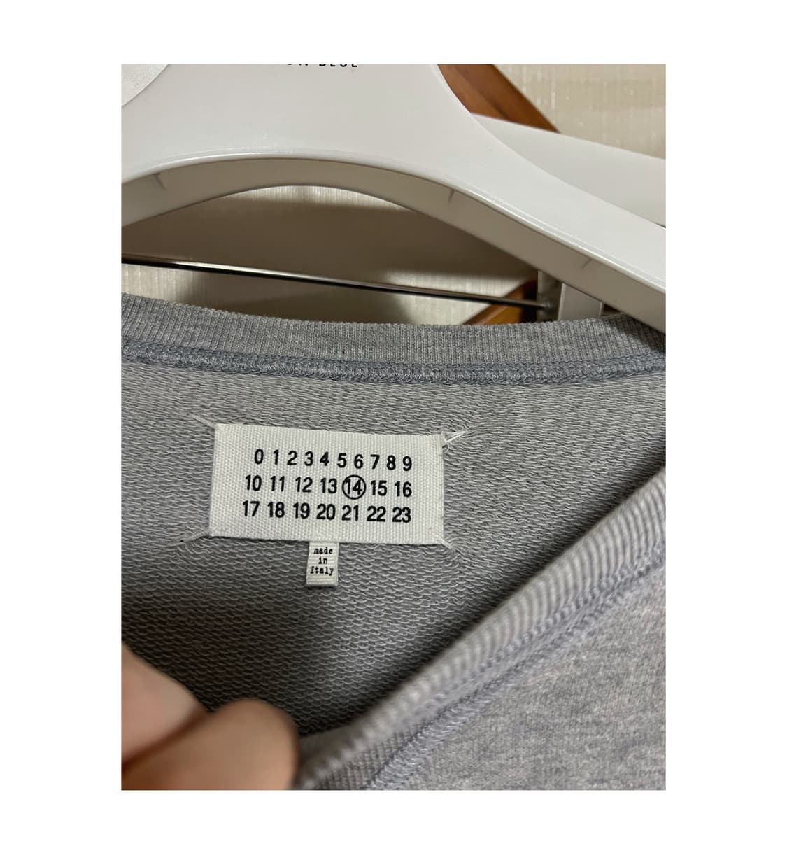 마르지엘라 램스킨 맨투맨 상품이미지3