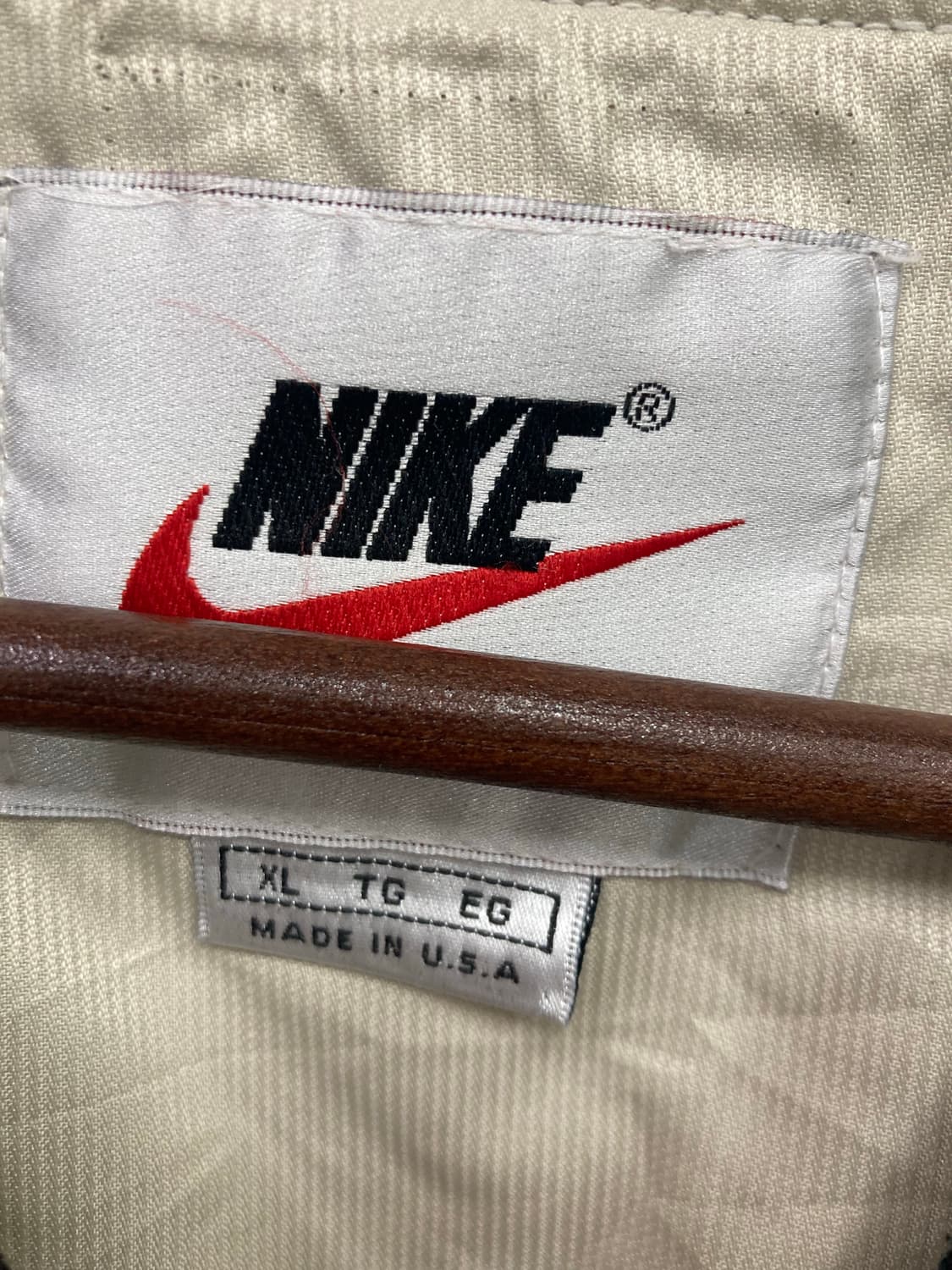 나이키 빅로고 브이넥 웜업 상품이미지2