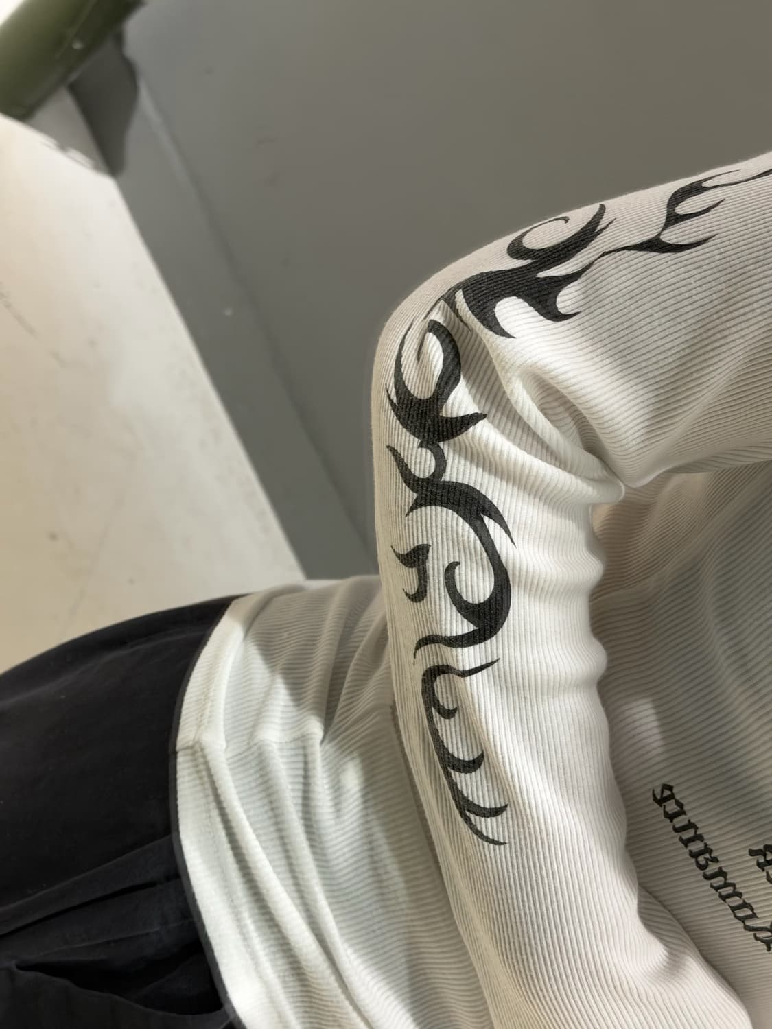 faded cross tribal pattern long sleeve 상품이미지4