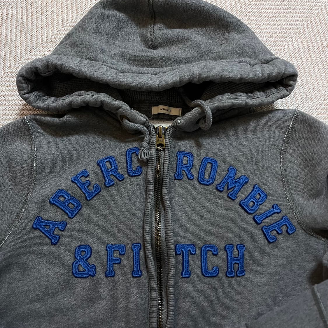 [정품] 아베크롬비 그레이 블루로고 기모 후집 [ M ] 상품이미지4