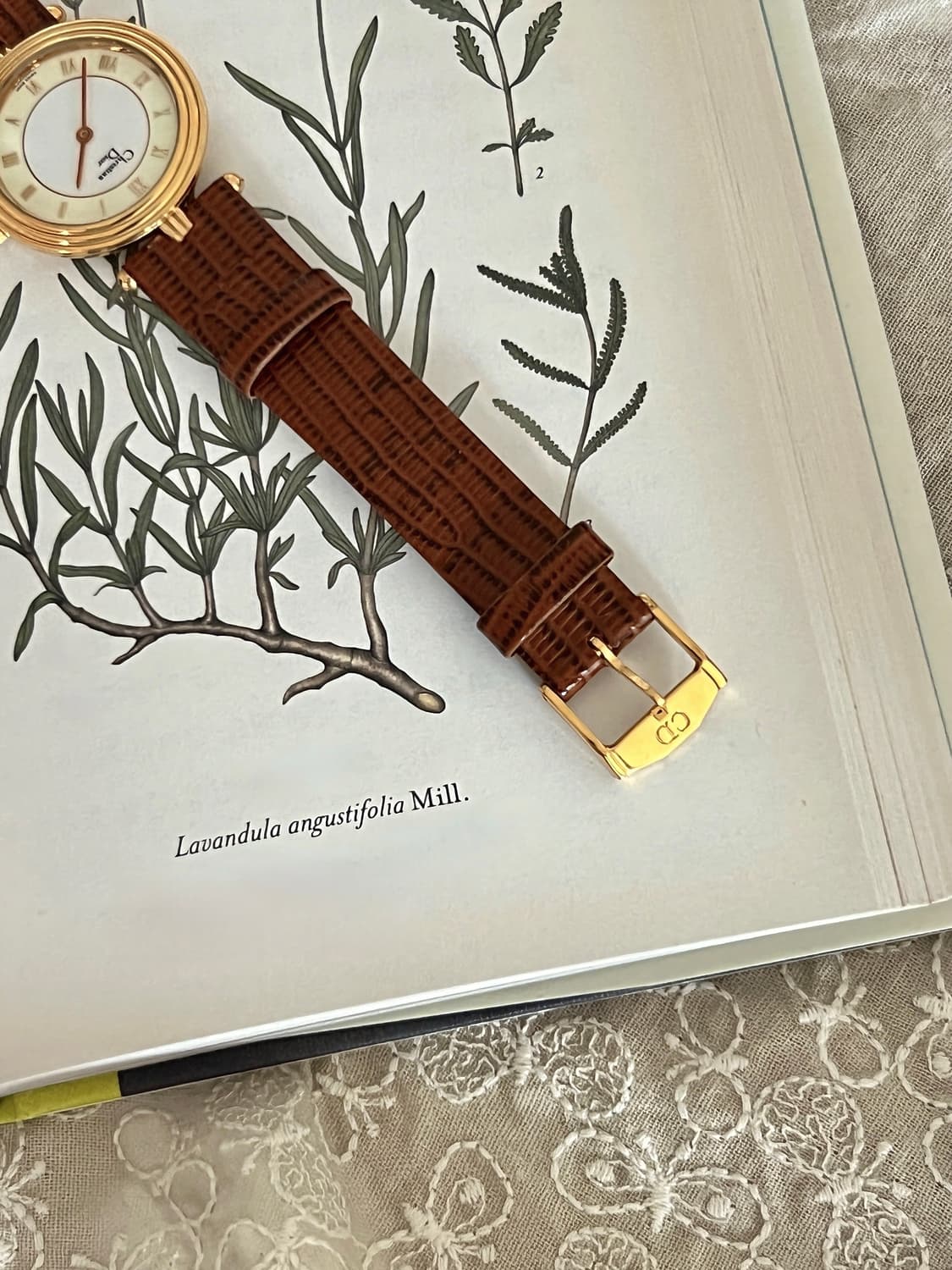 디올  골드 베젤 라운드 시계 / 정품감정 .케어 상품이미지5