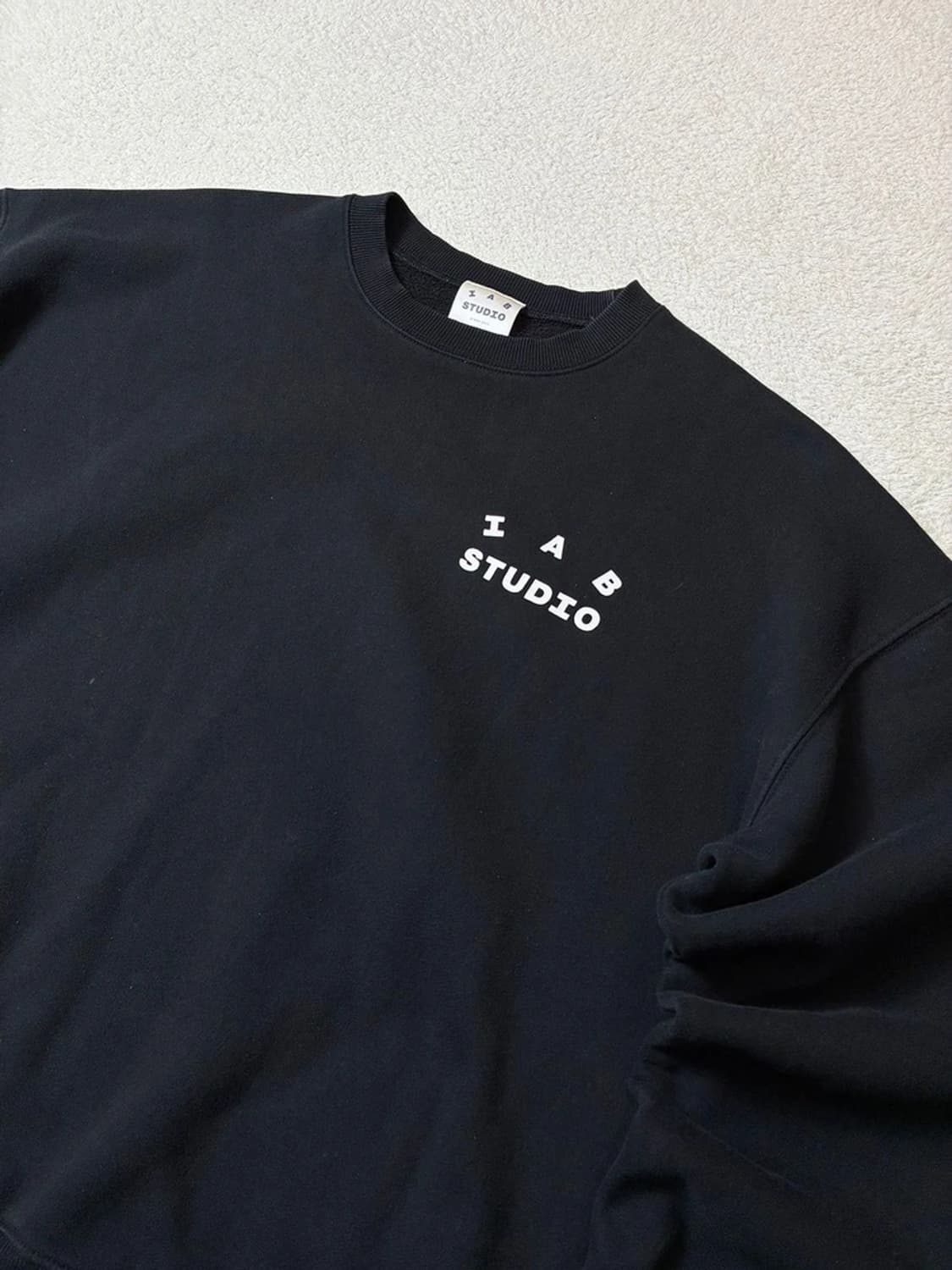 아이앱스튜디오 오버핏 헤비코튼 빅프린팅 맨투맨 PN6892 상품이미지4