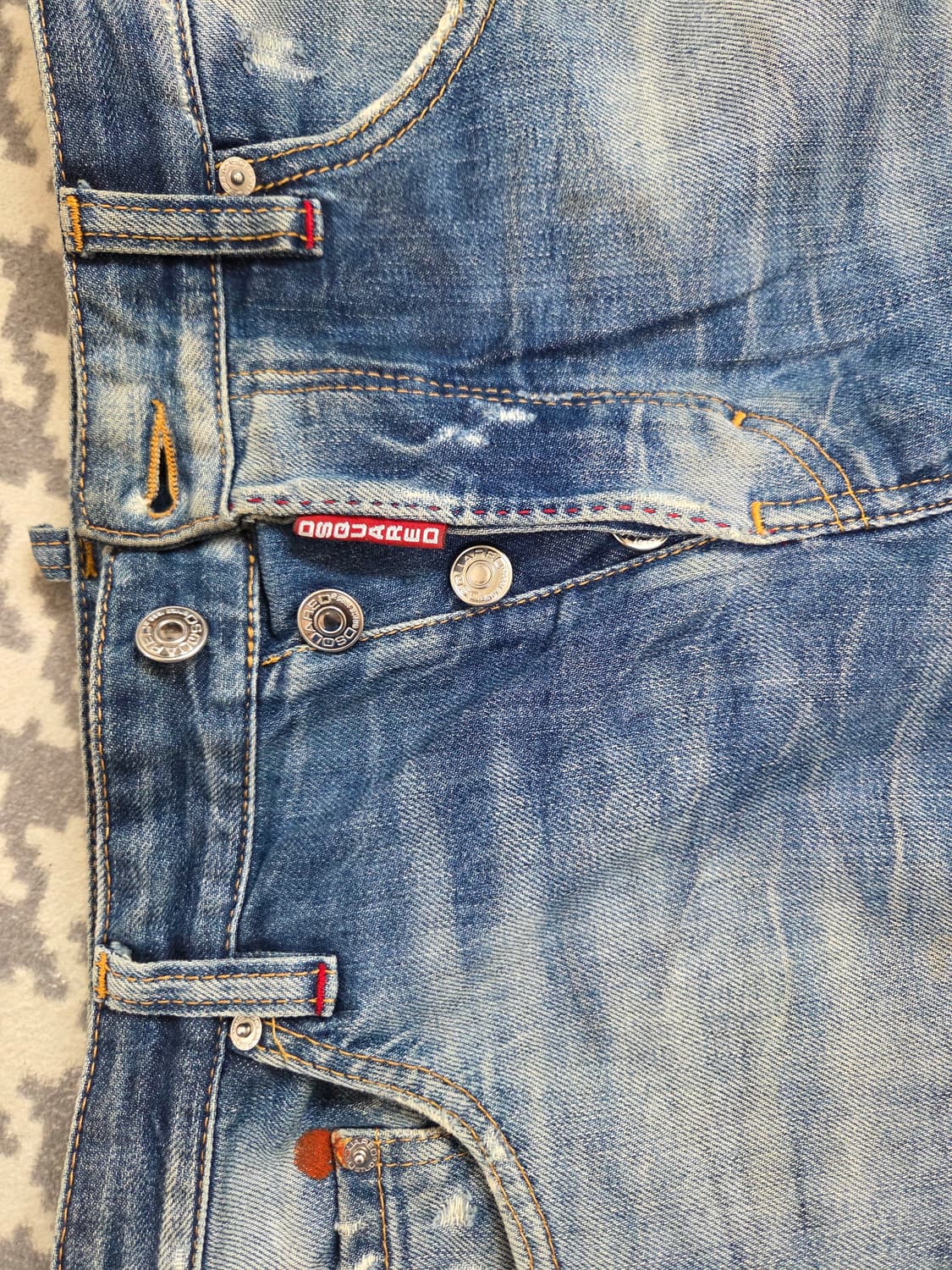 디스퀘어드2 ​모델명: S74LA0333 (2011년 시즌 제품)
​핏( 상품이미지3