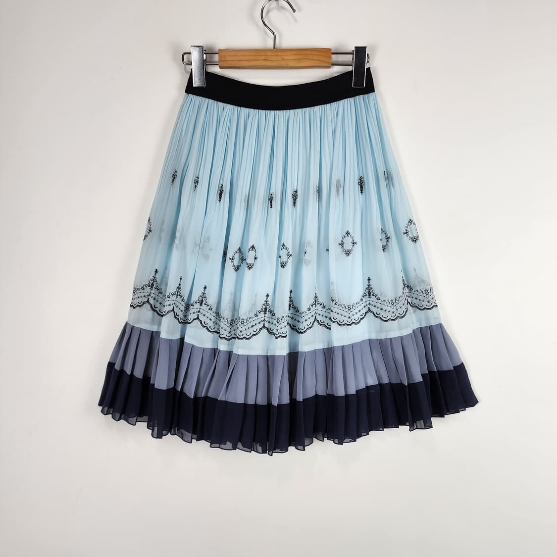 Axes femme 자수 플리츠 스커트 상품이미지1