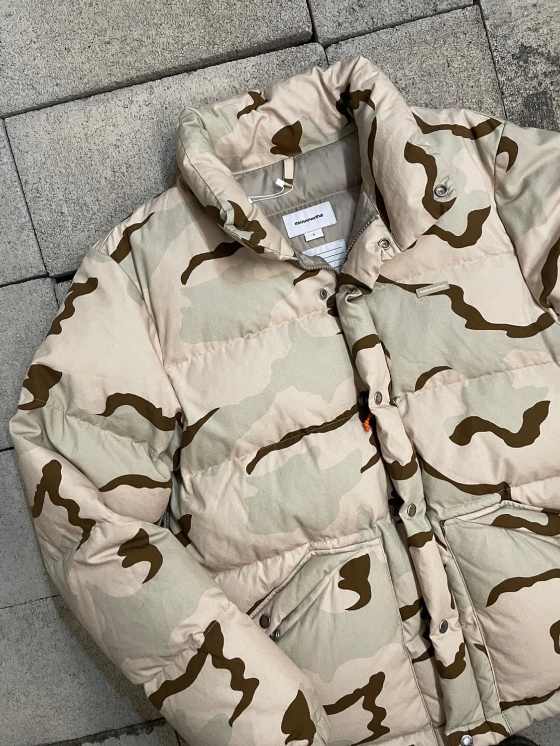 디스이즈네버댓 데저트 카모 덕 다운 패딩 상품이미지2