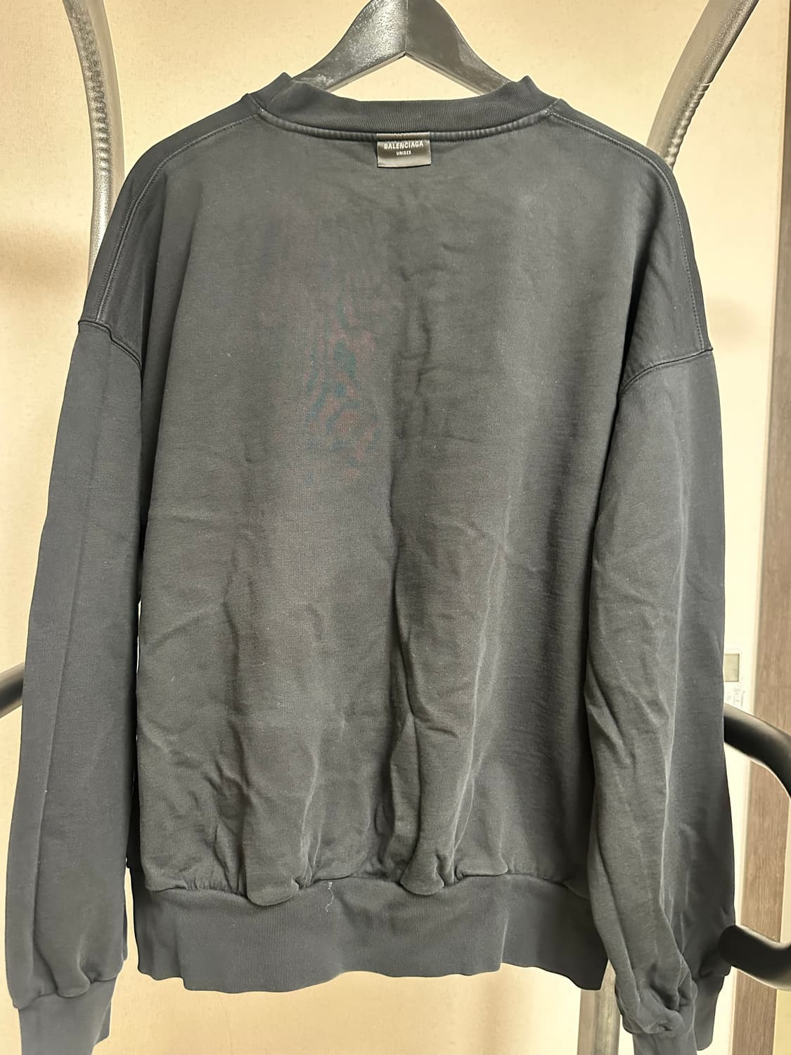 정품 발렌시아가 인사이드아웃 디스트로이드 스웻셔츠 판매합니다 상품이미지10