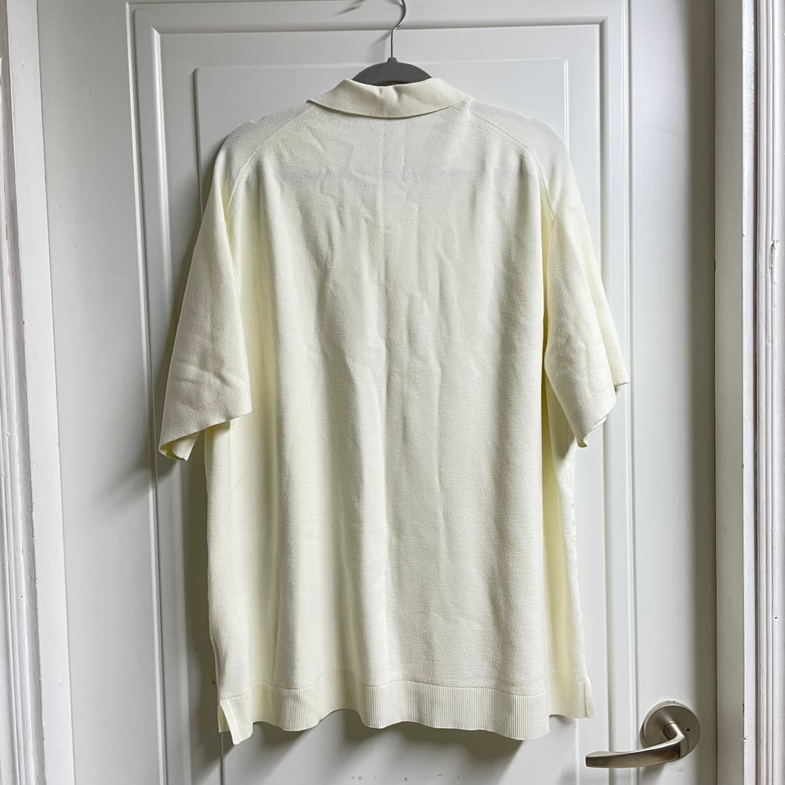 아이보리 색상의 띠어리 반팔 니트 상품이미지5