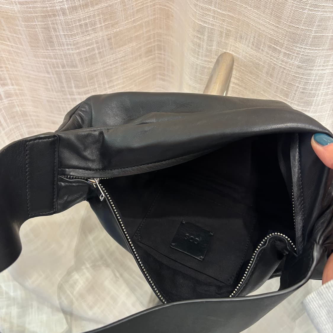 정품 COS 가죽 크로스백     상품이미지9