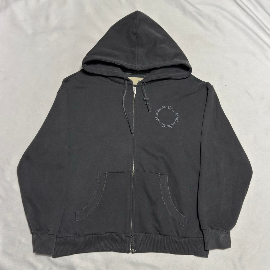 마뗑킴 피그먼트 로고 챠콜 후드 집업 상품이미지3