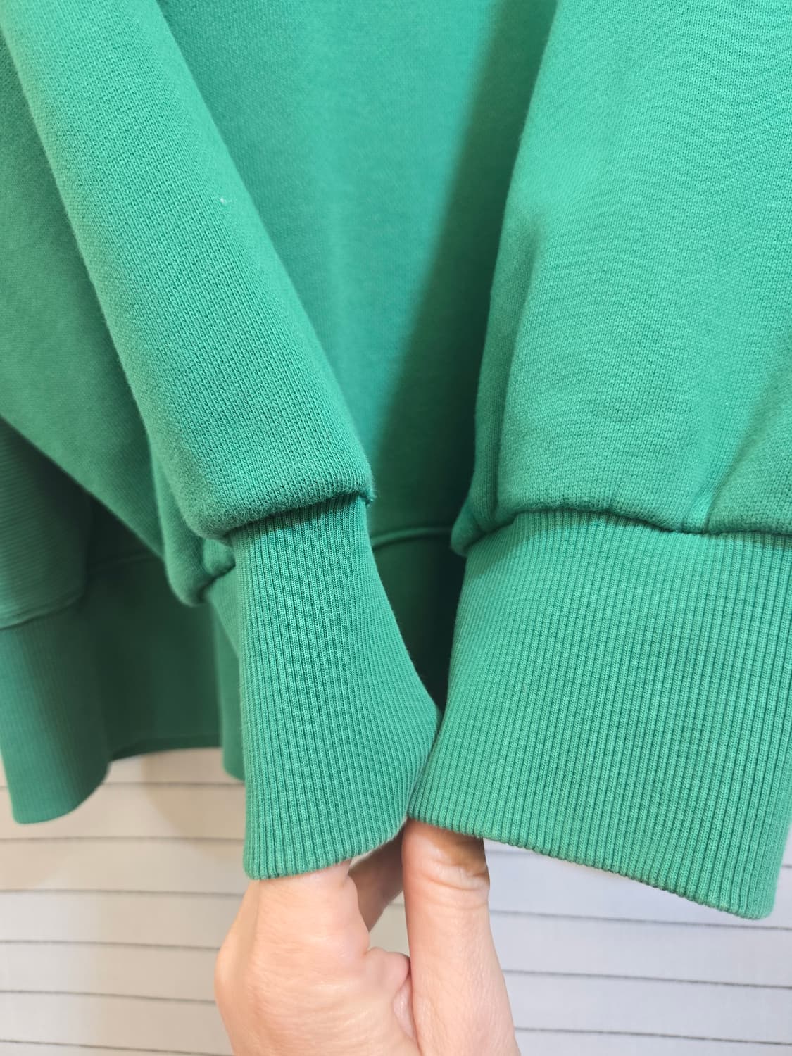 푸마x 아미 그린 맨투맨 티셔츠 상품이미지6