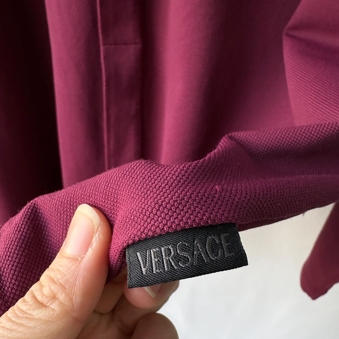 베르사체 클래식 V2 로고 자수 금장 버튼 셔츠 버건디 상품이미지7
