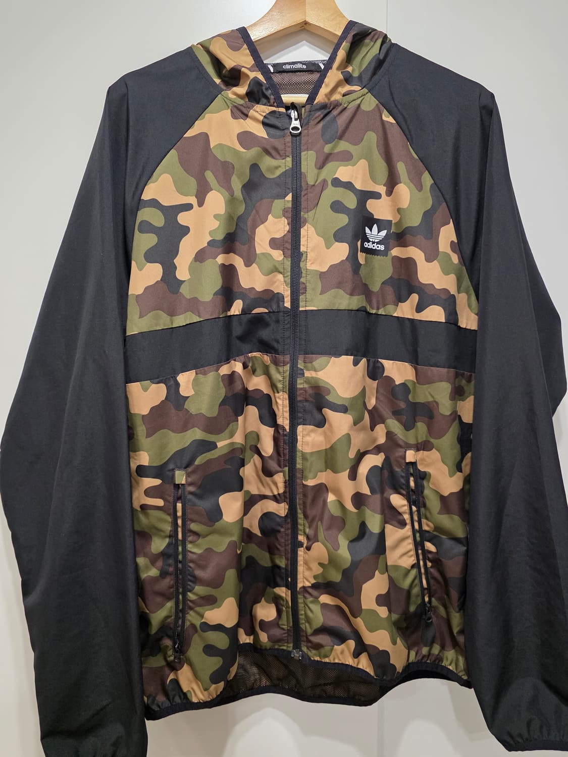 아디다스 카모 자켓 팝니다. 상품이미지1