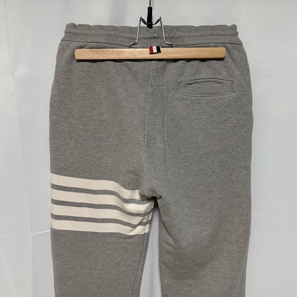 [S급/1] 톰브라운 사선완장 트레이닝 조거팬츠 바지 그레이 상품이미지5