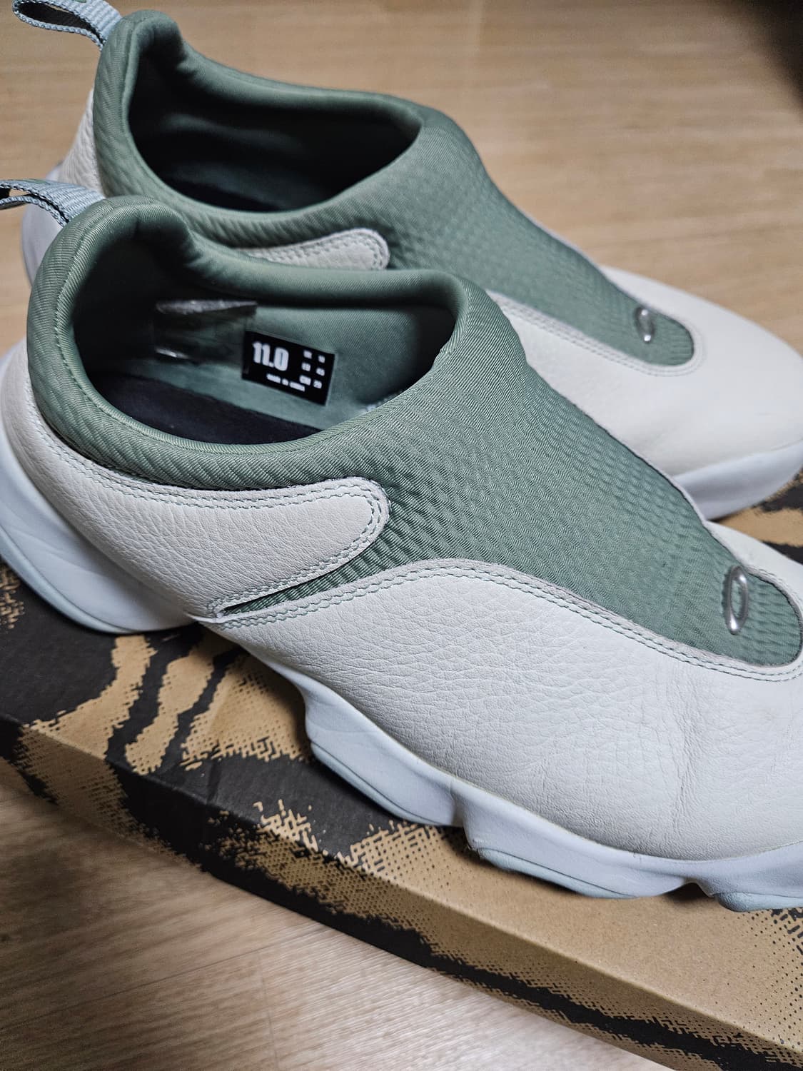 오클리 팩토리 팀 x 브레인 데드 스웨이드 플래시 릴리 패드 화이트 상품이미지4