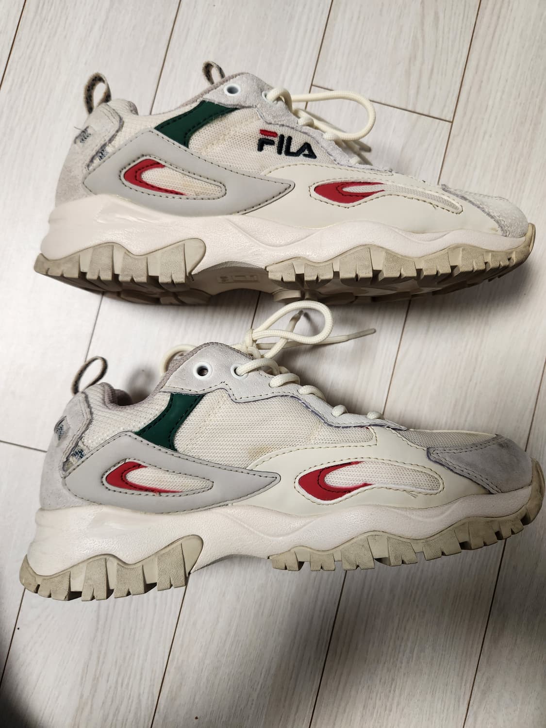 휠라 운동화 남녀공용 워킹화 레이트레이서 사이즈240

사용감은 좀 있지 상품이미지6