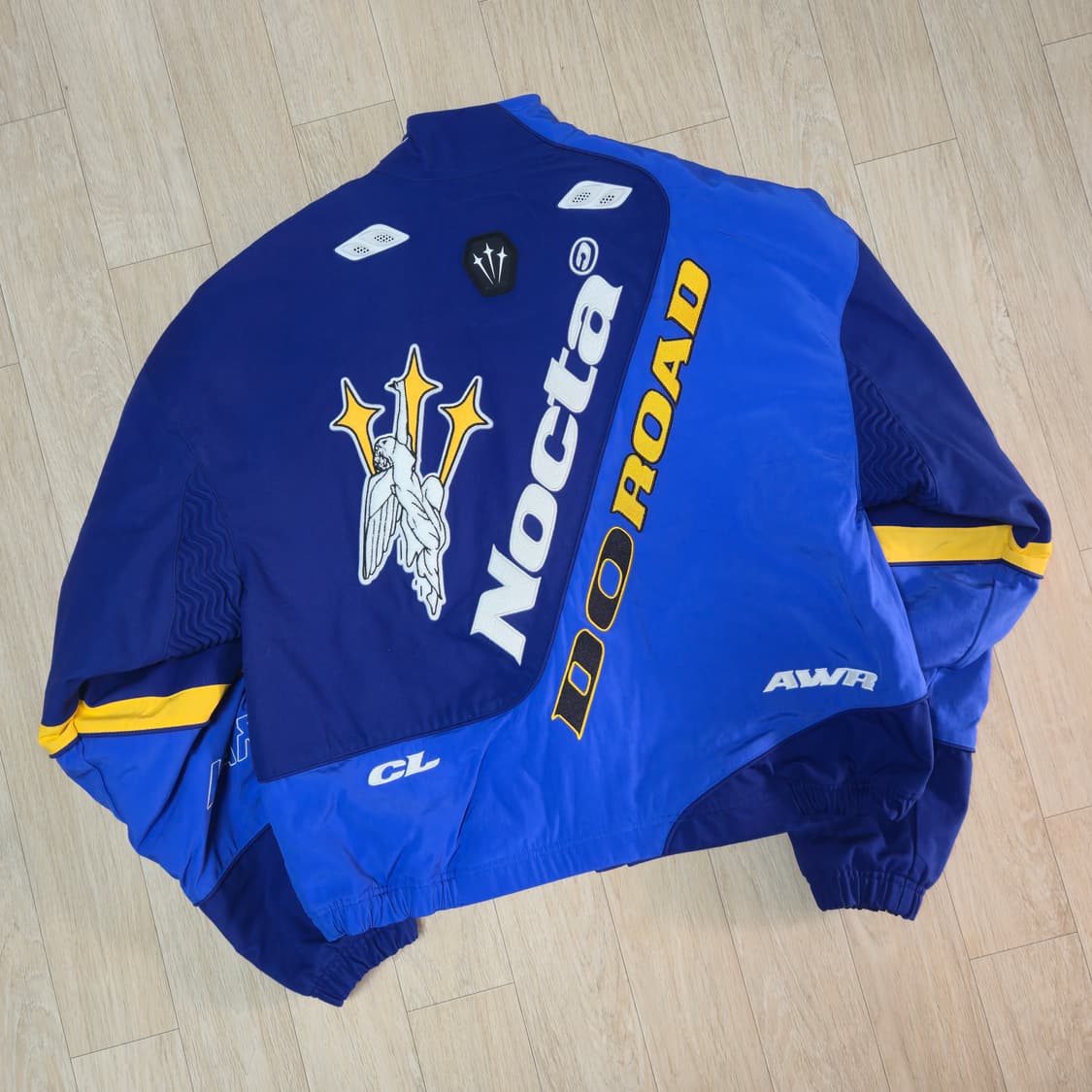 나이키 x 드레이크 녹타 x 카아르데로또모빌 레이싱 자켓 딥 로얄 블루 상품이미지1