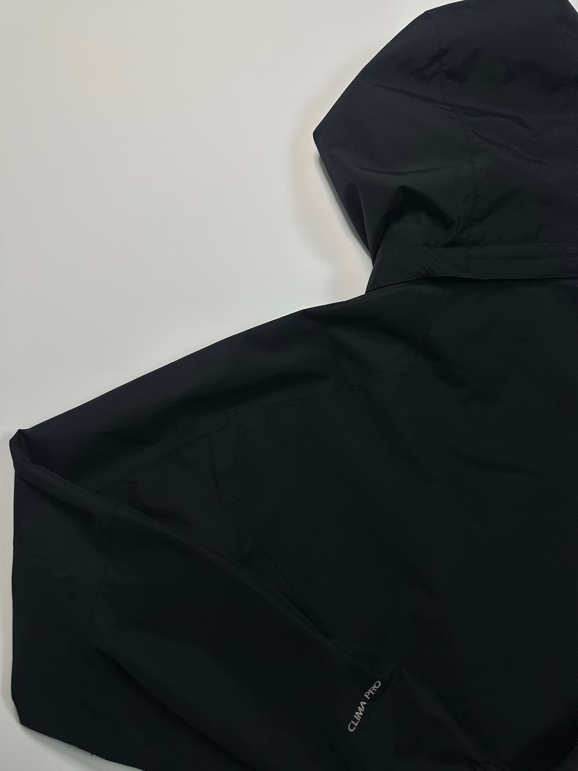 살로몬 구형로고 블랙 바람막이 자켓 상품이미지6