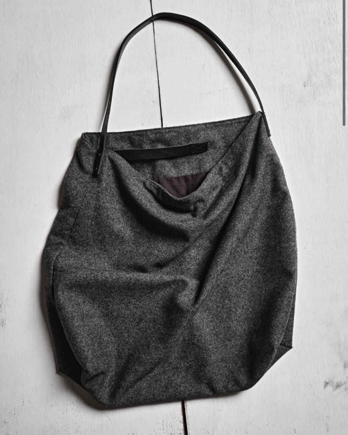모노프리베 Textured Wool Big Tote Charcoal  상품이미지1