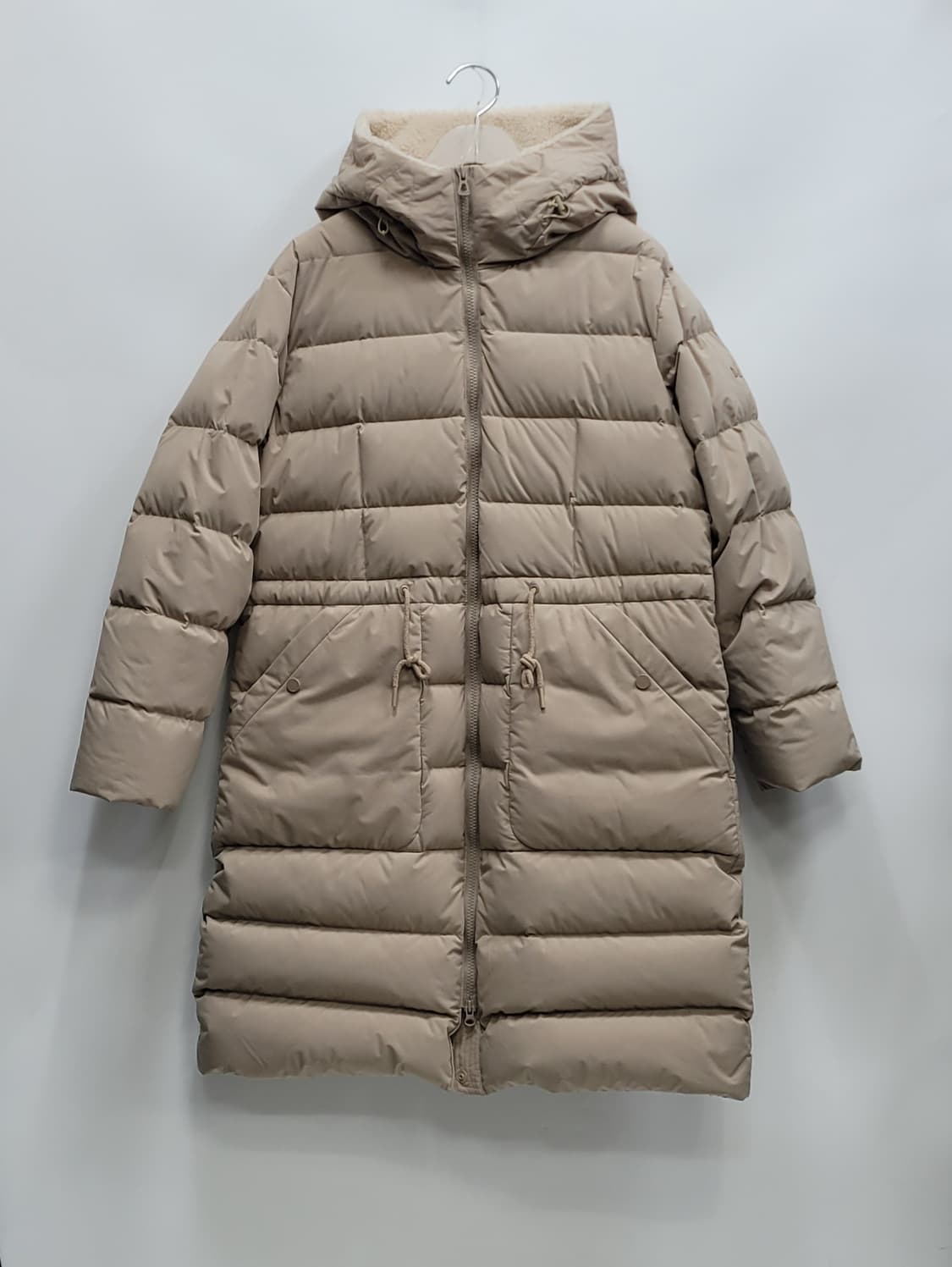 MILLET 22FW 밀레 구스 다운 후드 롱 패딩 / 여 95 베이지
 상품이미지1