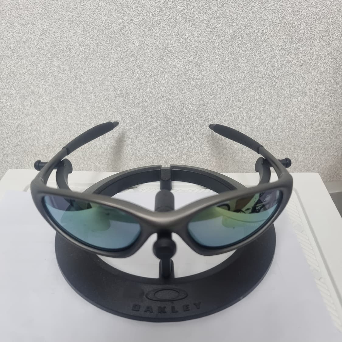 오클리 미뉴트1.0 티타늄그레이 상품이미지1