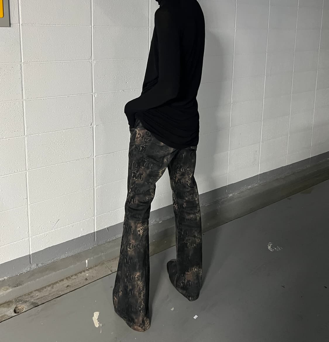 토네이도마트 00s 백레이스업 파이톤 플레어 팬츠 상품이미지1