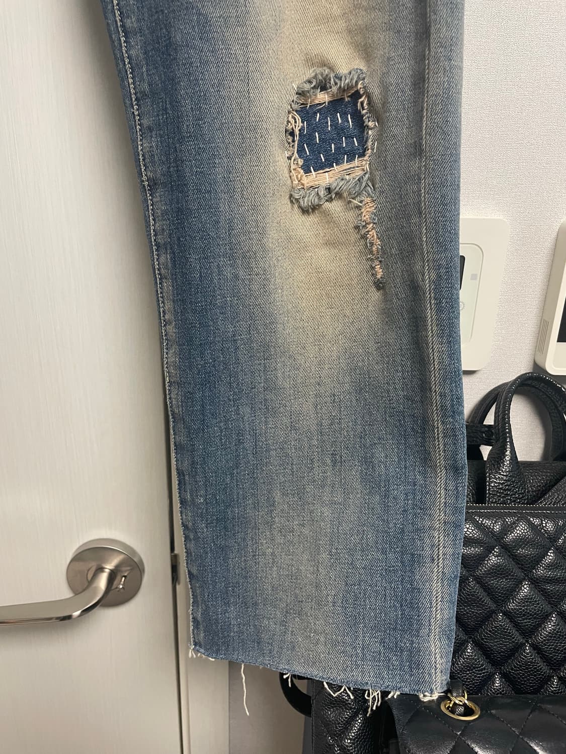 오프화이트 커팅진 상품이미지6