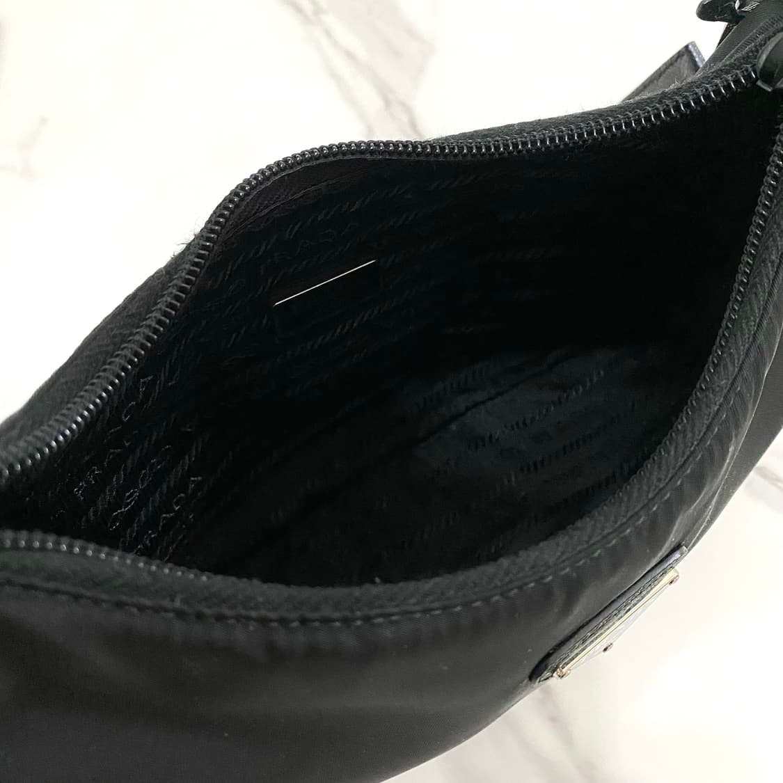 프라다 리에디션 2000 리나일론 테수토 숄더백 블랙 1NE515 상품이미지7