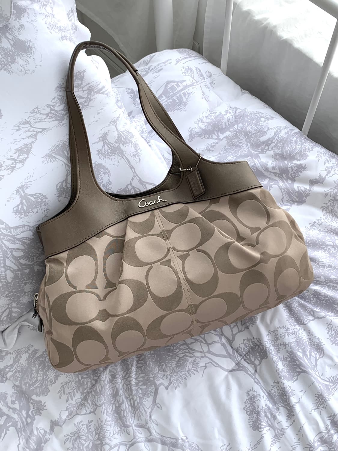 🎀 Coach Signature Shoulder Bag 상품이미지1