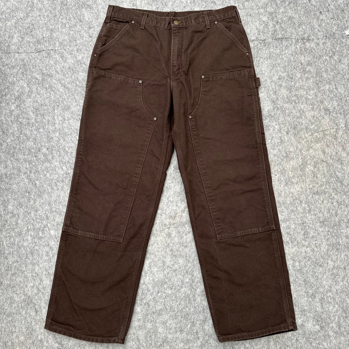 2024 칼하트 B136 DKB 브라운 더블니 카펜더 팬츠   상품이미지1