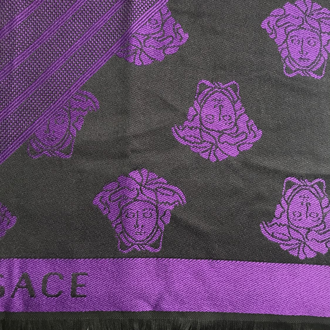 베르사체 메두사 머플러 퍼플 상품이미지5