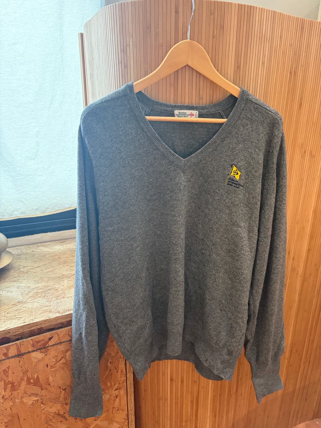 Dunlop Charcoal V-neck Knit 상품이미지4