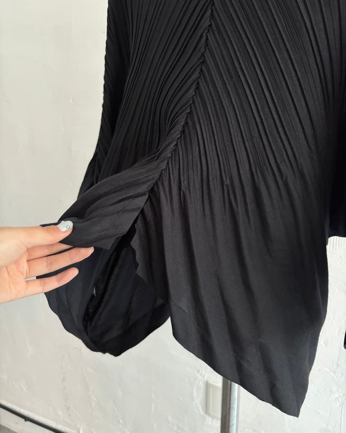 ISSEY MIYAKE 이세이미야케 블랙 링클 울 플리츠 탑 상품이미지8