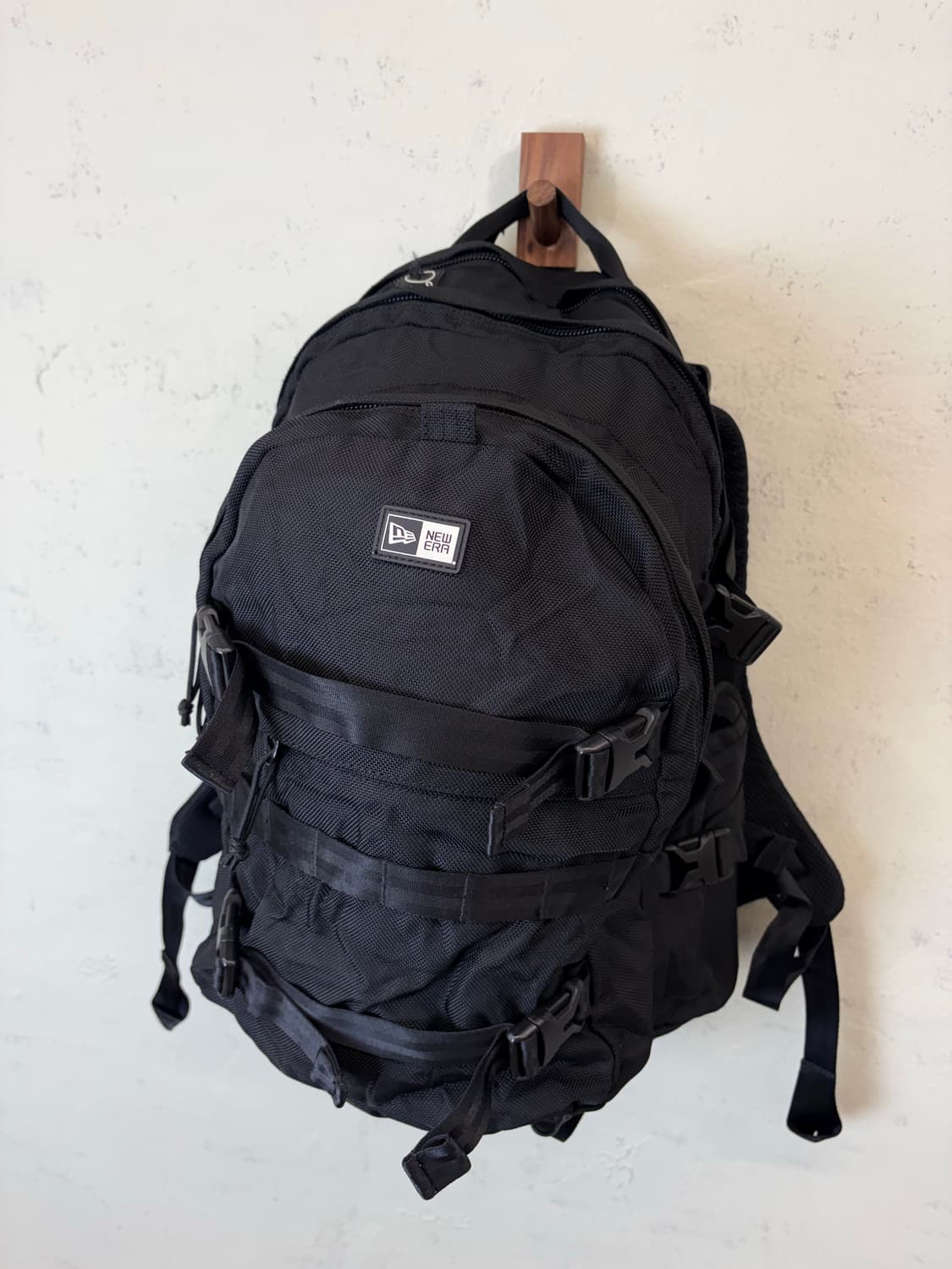 뉴에라 캐리어 백팩 블랙 상품이미지3