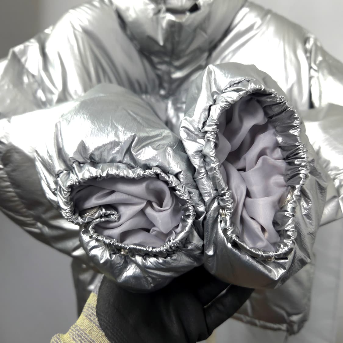 66/128 글로시 메탈릭 푸퍼 크롭 숏패딩  상품이미지4