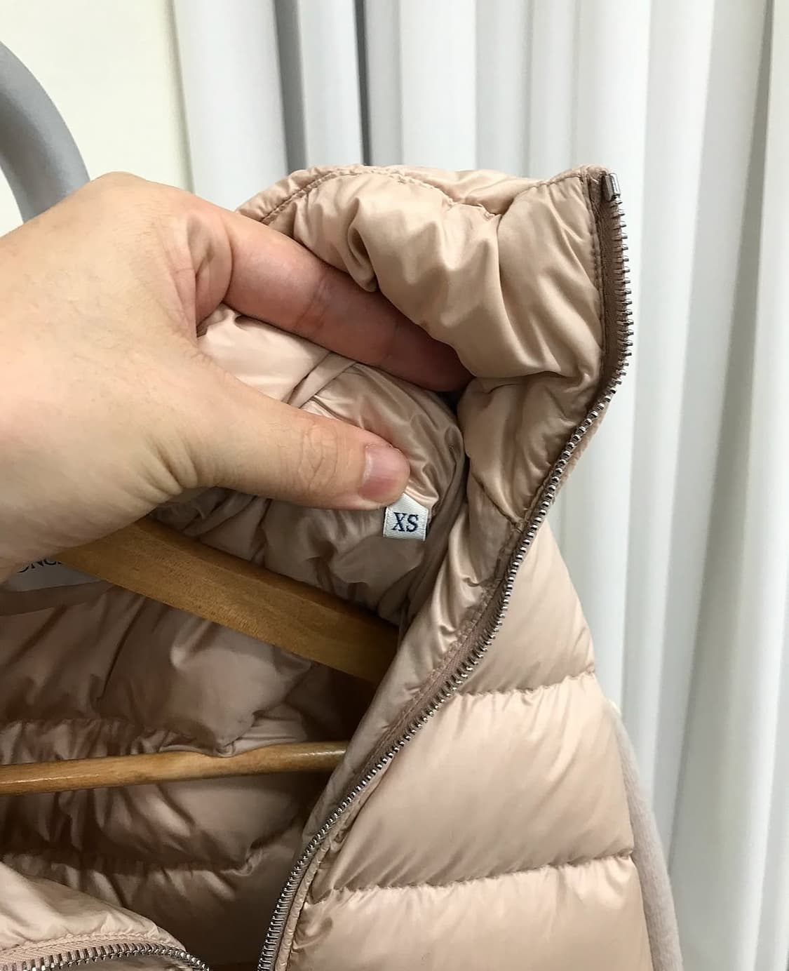 몽클레어 구스다운 하이넥 패딩 상품이미지3