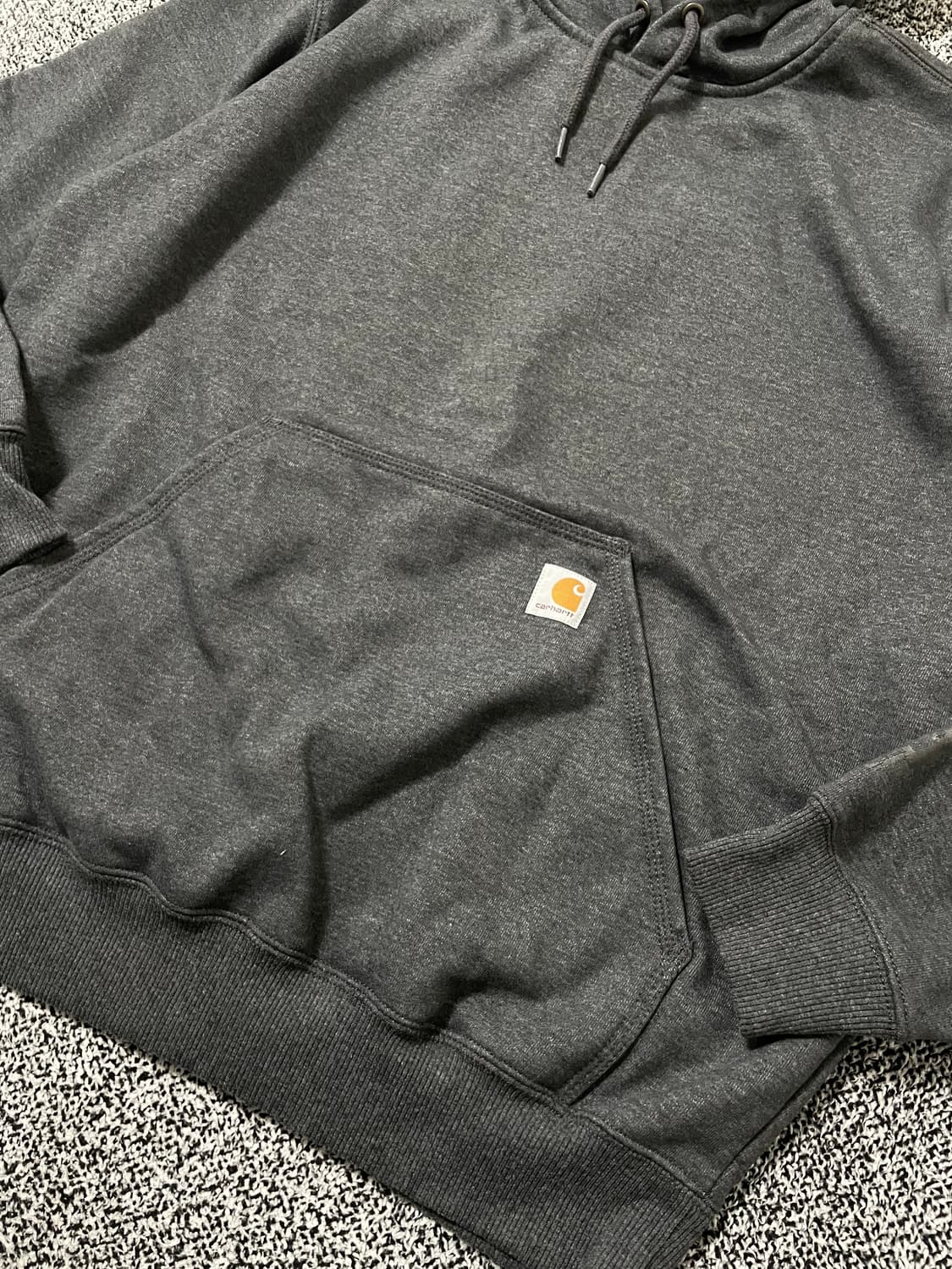 빈티지9. 칼하트 패치 로고 루즈핏 미드웨이트 후드티셔츠 후드 차콜 상품이미지2