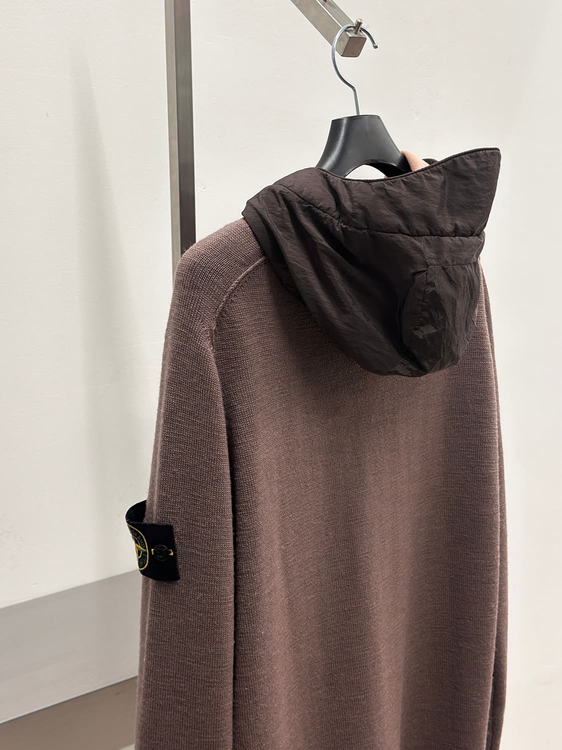 스톤아일랜드 와펜 나일론 배색 니트 후드집업  상품이미지3